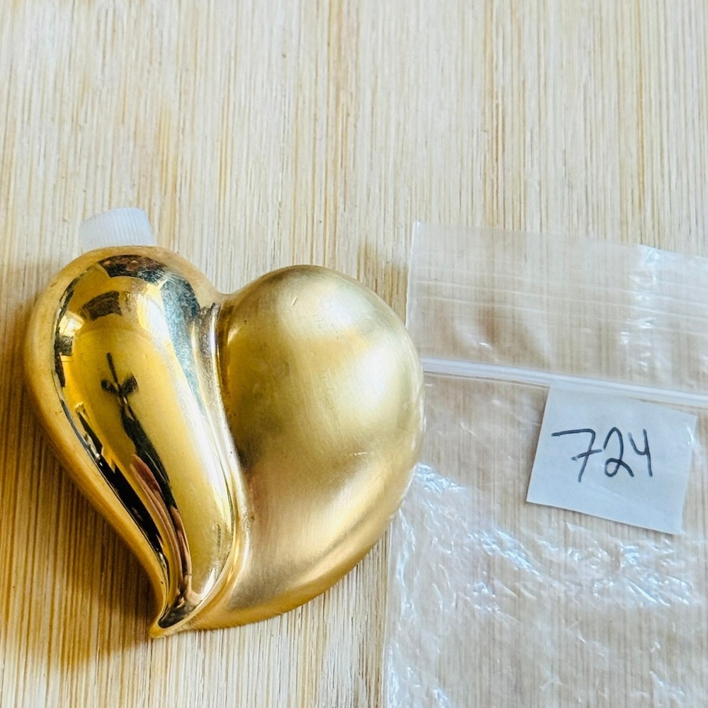 VTG Givenchy puffy heart Brooch Pin Perfume satin shiny gold Chunky Iconic 90s - Picture 6 of 6